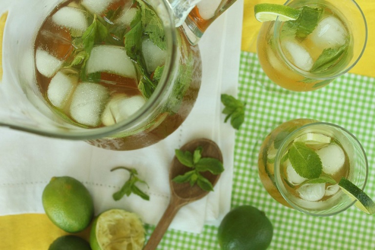 Have a Mojito Iced Tea party with your friends using this delicious healthy recipe!
