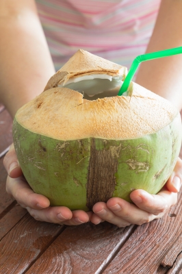 3 Tips For Buying The BEST COCONUT WATER and how to avoid the unhealthy ones!
